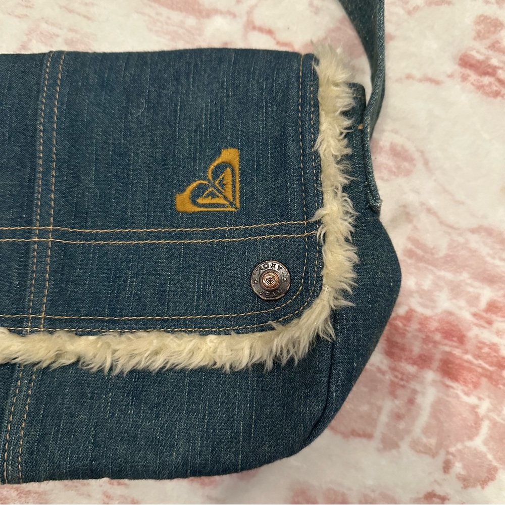 Vintage Y2K ROXY Denim Shoulder Bag with Faux Fur Trim - Picture 4 of 10